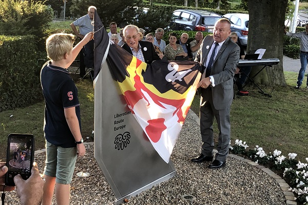 Onthulling van de Hiking Trail Vector of Memory in Mesch