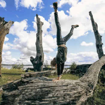 Molenplas en spelend kind